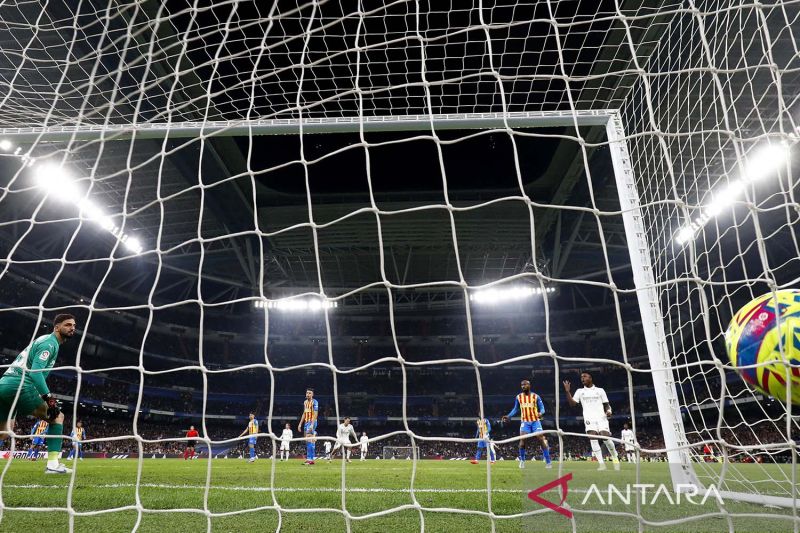 Real Madrid putuskan tidak pulangkan Nico Paz musim panas ini