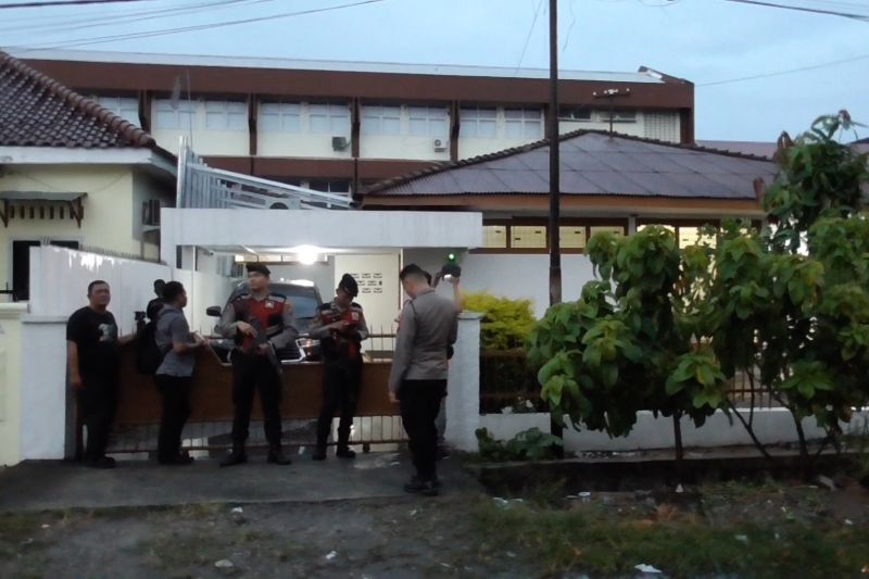 Usai OTT, KPK geledah Kantor Dinas dan Rumah Dinas PUPR Sumut – ANTARA News
