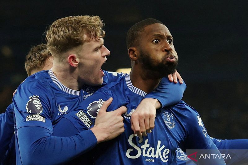 Jarrad Branthwaite teken kontrak baru durasi lima tahun dengan Everton