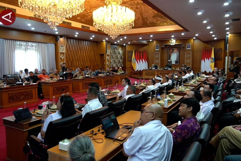 Komisi VII DPR RI-Gubernur Bali bahas usulan RUU Kepariwisataan – ANTARA News