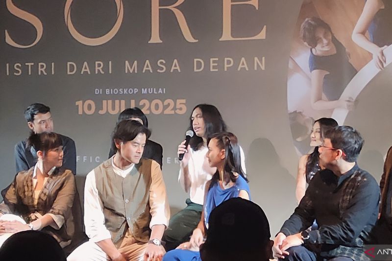 Lagu tema film “Sore: Istri dari Masa Depan” diisi Barasuara