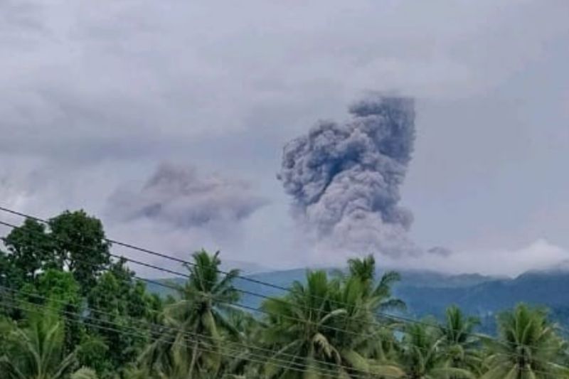 Gunung Dukono di Malut kembali erupsi semburkan abu setinggi 1,1 km