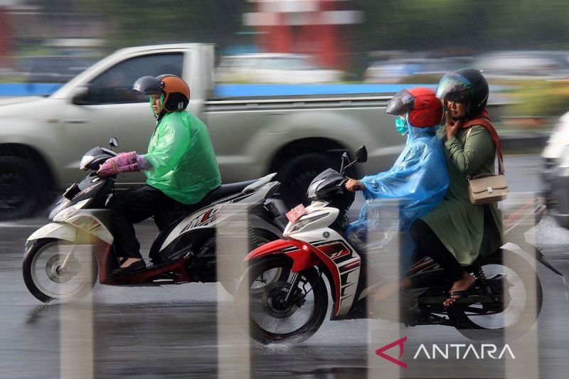 Akhir pekan, BMKG prakirakan cuaca berawan dan hujan di sejumlah kota