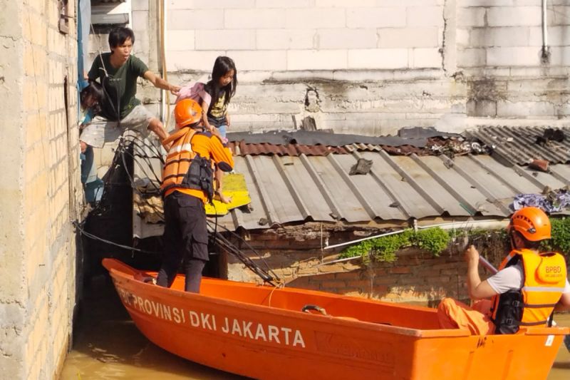 Pemprov operasikan sejumlah pompa untuk atasi banjir