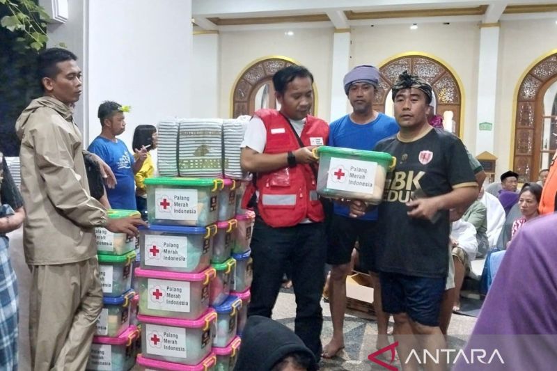 PMI NTB salurkan paket bantuan korban banjir Mataram
