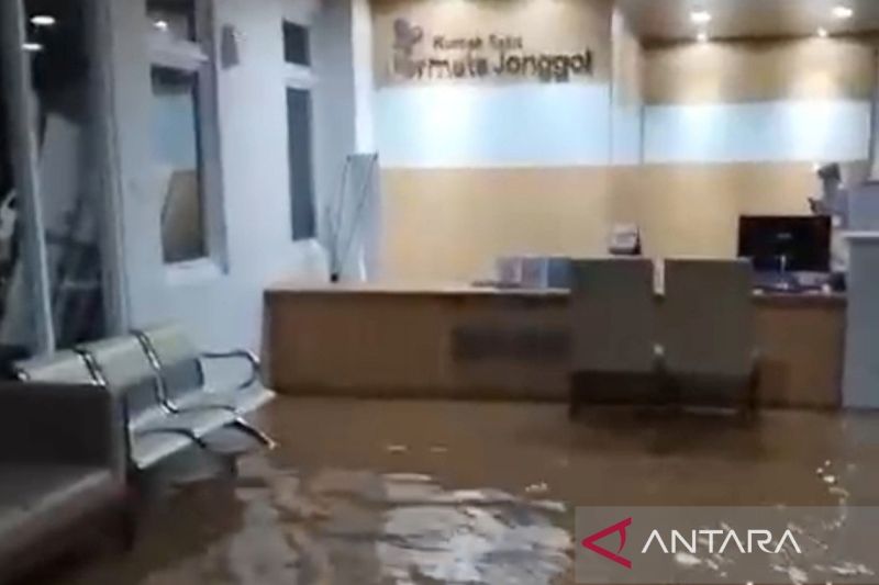 Tiga kecamatan di Bogor banjir, 1.312 orang mengungsi