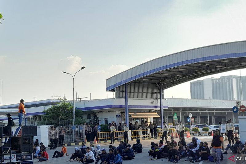 Buruh gelar aksi lanjutan di PT YMMA Bekasi