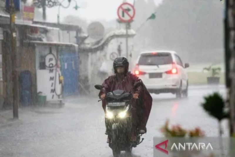 Rabu, BMKG: Waspada potensi cuaca ekstrem pada mayoritas kota besar RI