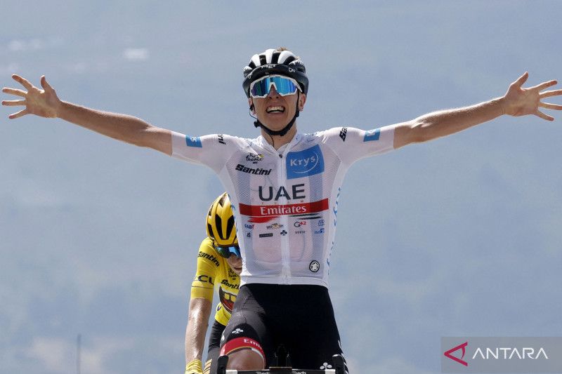 Evenepoel menangi etape 5, Pogacar rebut kaus kuning Tour de France