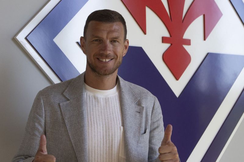 Edin Dzeko ingin bawa Fiorentina raih gelar Liga Conference