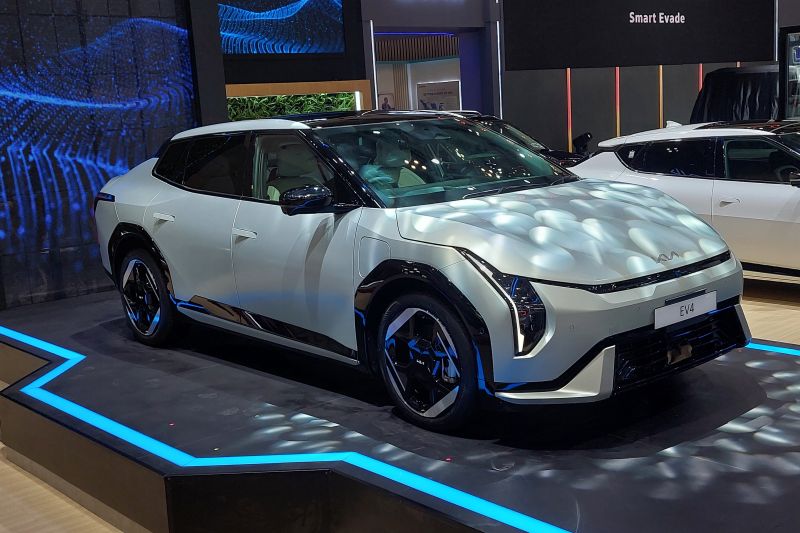 Kia hadirkan sedan listrik terbaru EV4 di GIIAS 2025
