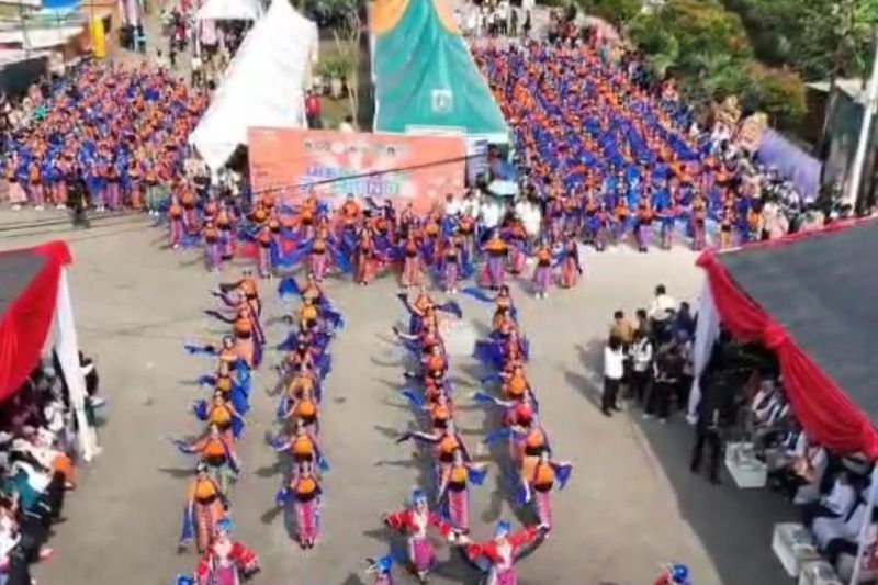 Tarian Burung Raja Udang di Festival Marunda raih rekor MURI 
