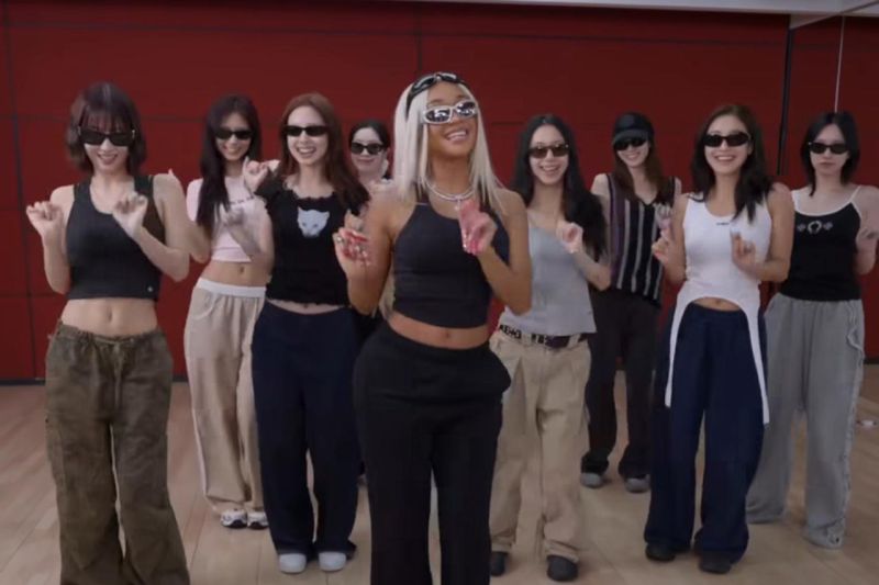 TWICE dan rapper Saweetie berkolaborasi lagu baru “superstars”