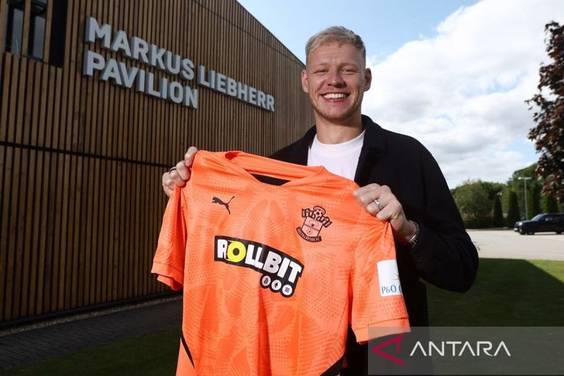 Newcastle coba pinjam Aaron Ramsdale dari Southampton