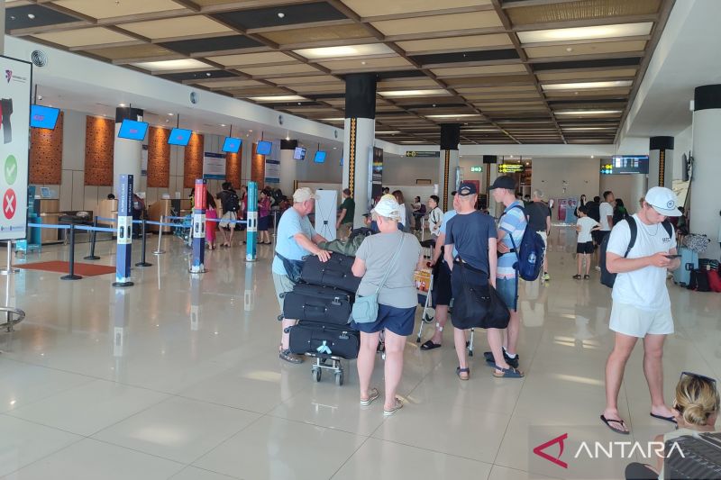 Penerbangan di Bandara Komodo terdampak abu vulkanik Gunung Lewotobi