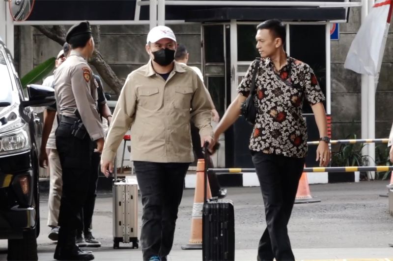 Bupati Kolaka Timur tiba di KPK usai dikabarkan ditangkap di Makassar – ANTARA News