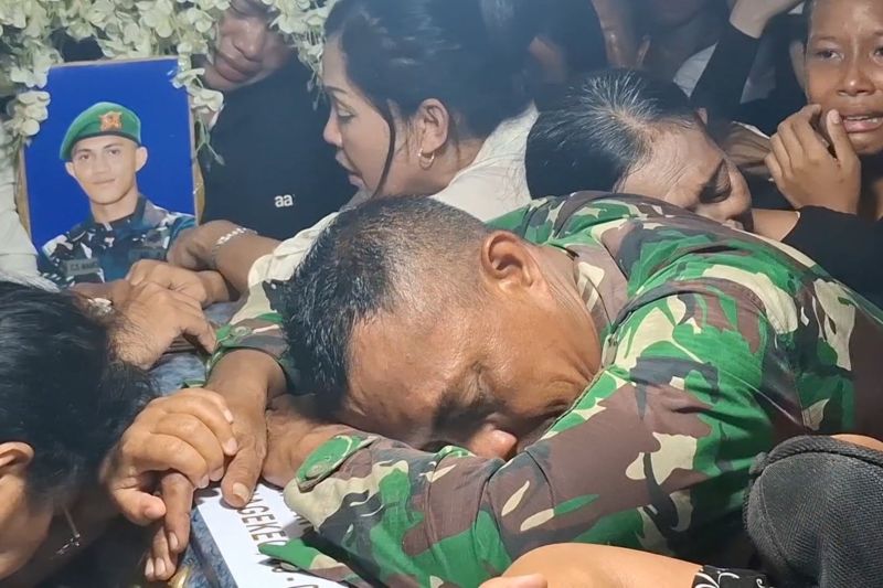 Prada Lucky dimakamkan secara militer di Kupang – ANTARA News