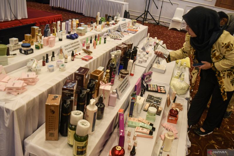 Simak lagi warta soal pelantun lagu “Menabung”, produk kosmetik ilegal