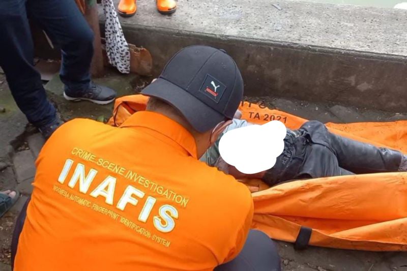 Polisi selidiki penyebab kematian mayat di Kali Cideng Jakpus