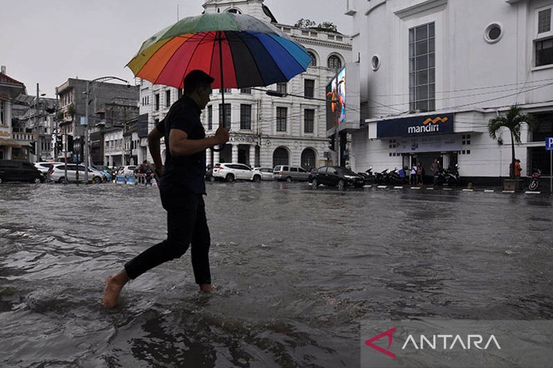 BMKG: Berawan hingga hujan dominasi cuaca di Indonesia hari ini