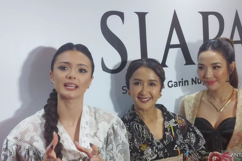 Nicholas Saputra perankan empat karakter sekaligus di film “Siapa Dia”