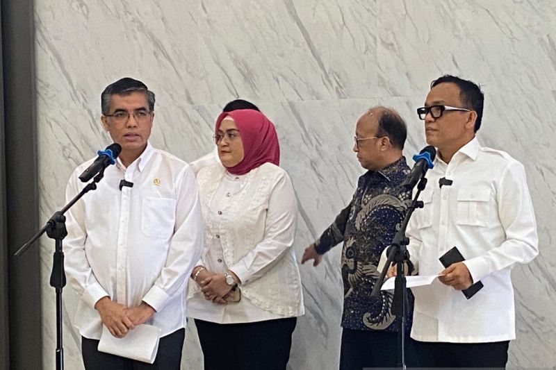 KPK usut aliran dana pemerasan sertifikat K3 ke Yassierli-Ida Fauziyah