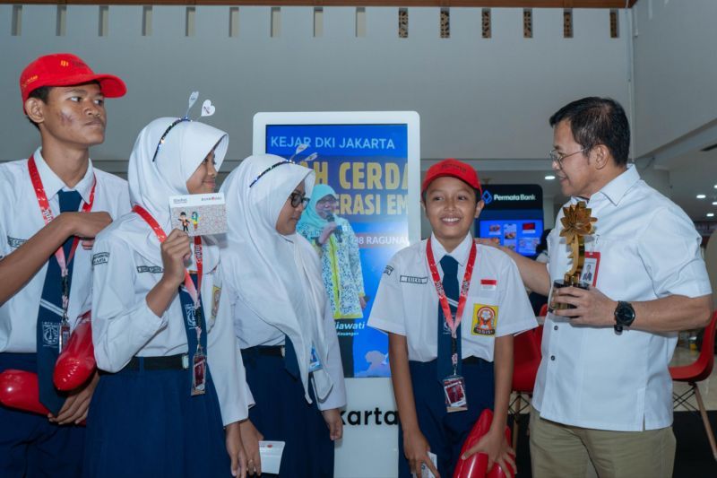 Bank Jakarta raih penghargaan KEJAR Award 2025 dari OJK