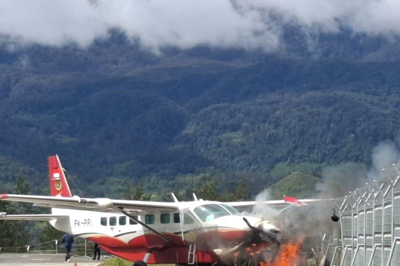 Pesawat Pemkab Puncak terbakar di Bandara Ilaga, tak ada korban jiwa