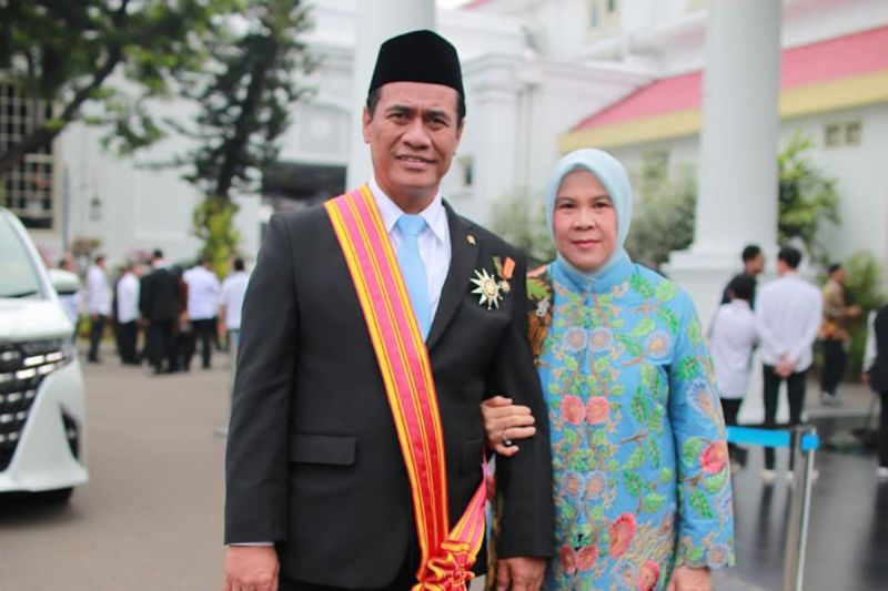 Mentan Amran terima Anugerah Bintang Mahaputra Adipurna dari Presiden
