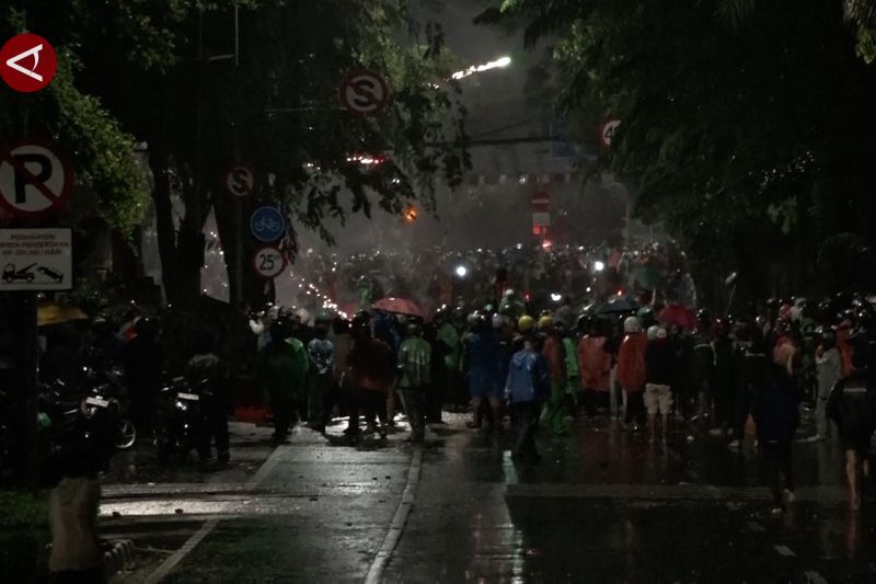 Ojol dilindas rantis, massa tuntut keadilan dan tanggung jawab Brimob – ANTARA News