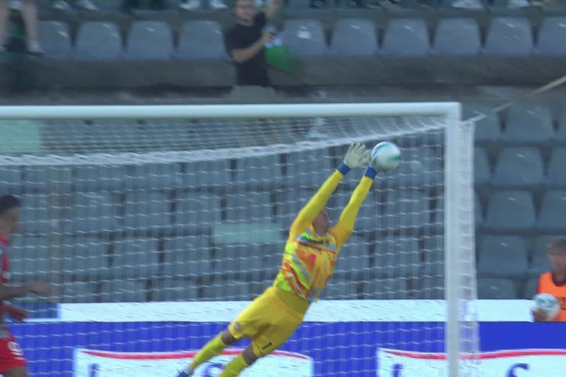 Drama lima gol warnai duel Emil Audero kontra Jay Idzes