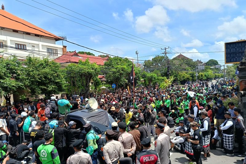 Kapolda Bali tekankan tindakan persuasif kawal aksi demontrasi 