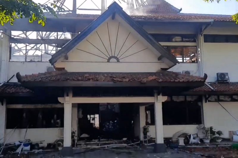 Kondisi Gedung DPRD Solo usai dibakar massa – ANTARA News
