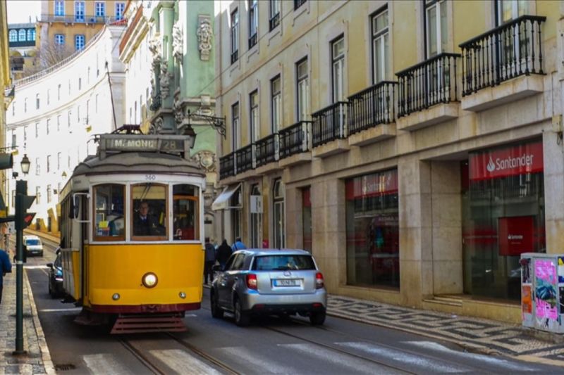 Lisbon berduka, kecelakaan kereta wisata Gloria tewaskan 15 orang