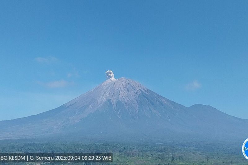 Gunung Semeru erupsi Kamis pagi, abu vulkanik ke arah barat daya