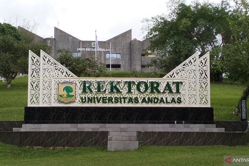 Alumni Unand serahkan beasiswa senilai Rp150 juta bagi 70 mahasiswa