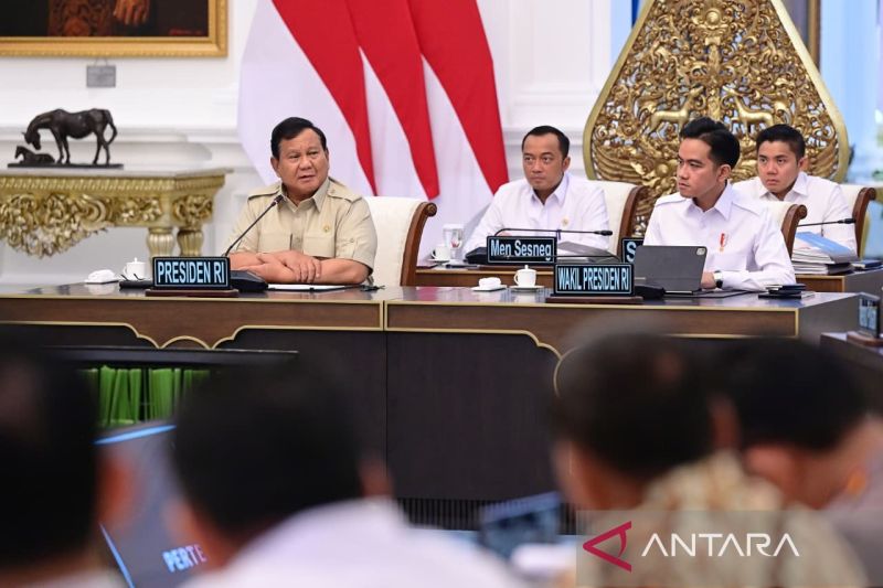 Presiden minta investasi dan lapangan kerja tak berpusat di Jakarta