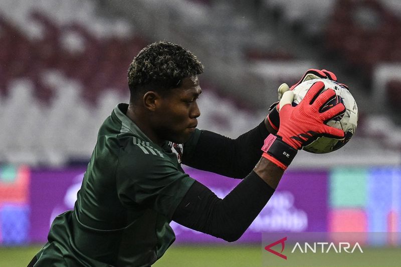 Milan bidik Elia Caprile dan Zion Suzuki