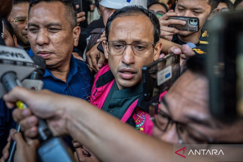Hoaks! Artikel Nadiem sebut Jokowi dan Luhut terima Rp4,5 triliun dari kasus Chromebook
