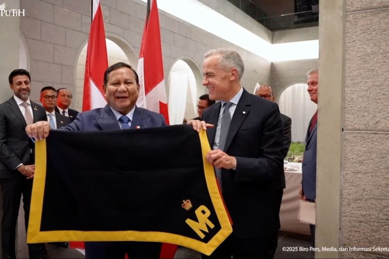 Momen akrab Prabowo dan PM Carney saat keliling galeri nasional Kanada – ANTARA News