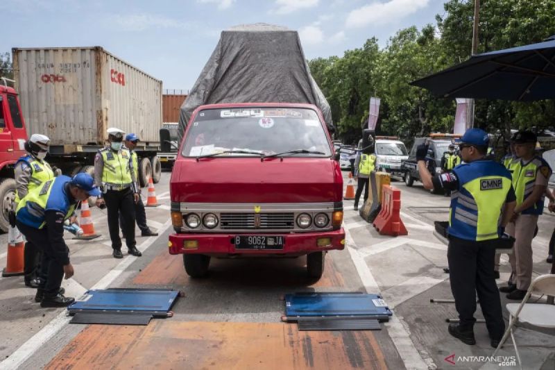 ahy:-35-persen-perusahaan-logistik-siap-normalisasi-kendaraan-odol