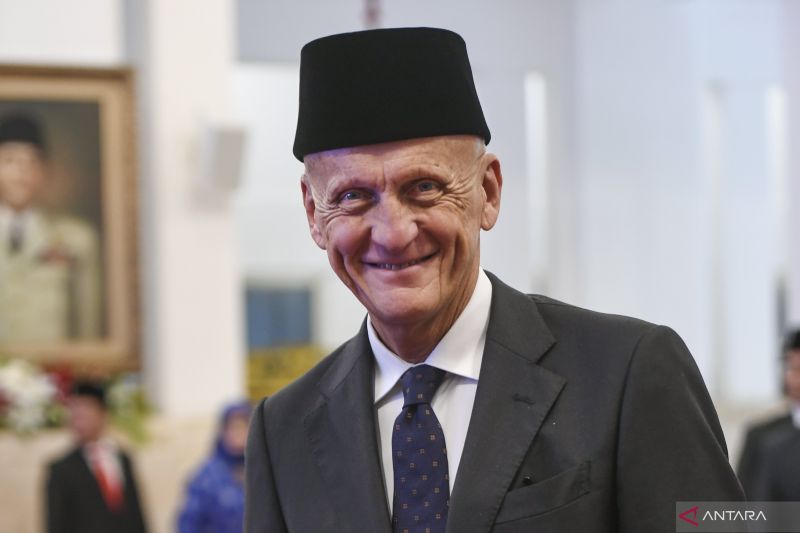 pierluigi-collina-tegaskan-fvs-bukan-versi-modifikasi-dari-var