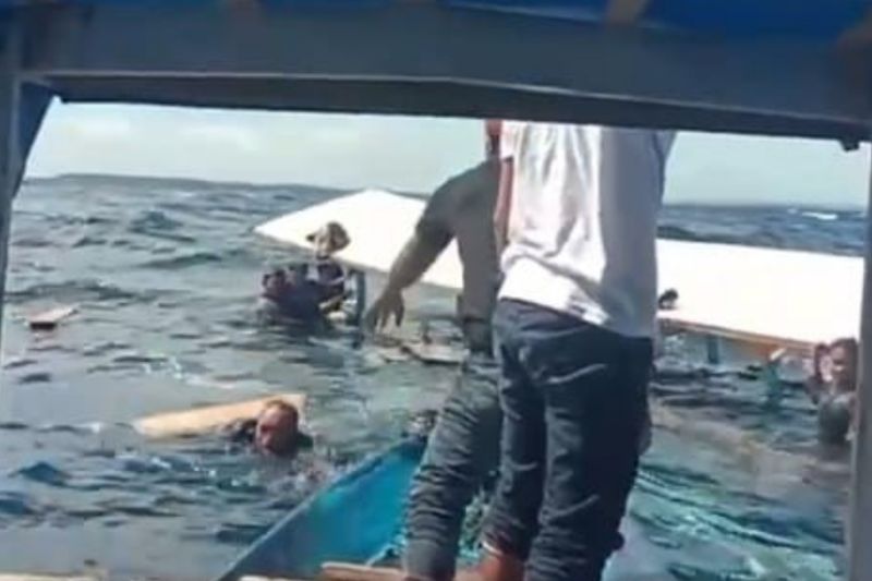perahu-tenggelam-di-halmahera-utara,-15-penumpang-selamat