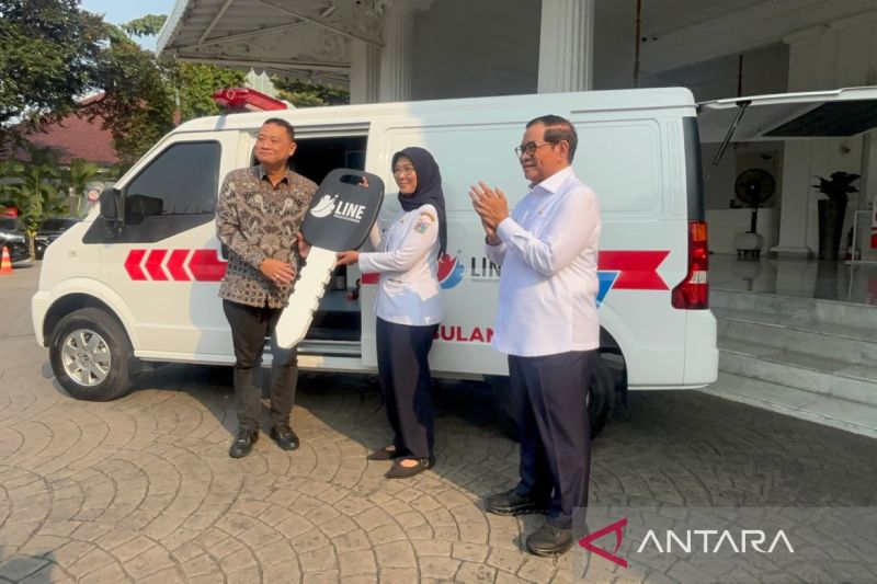 dki-terima-bantuan-satu-unit-ambulans-listrik-dari-yayasan-line