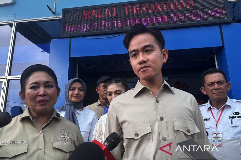 ‎Wapres Gibran tanggapi Roy Suryo ziarah ke makam keluarganya