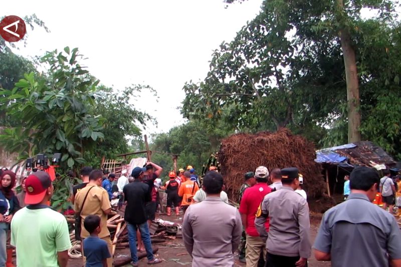 Angin kencang di Jember rusak 20 rumah, BPBD mulai salurkan bantuan – ANTARA News