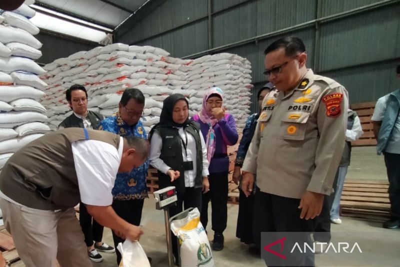 bulog-indramayu-jamin-kualitas-beras-bantuan-pangan-layak-konsumsi