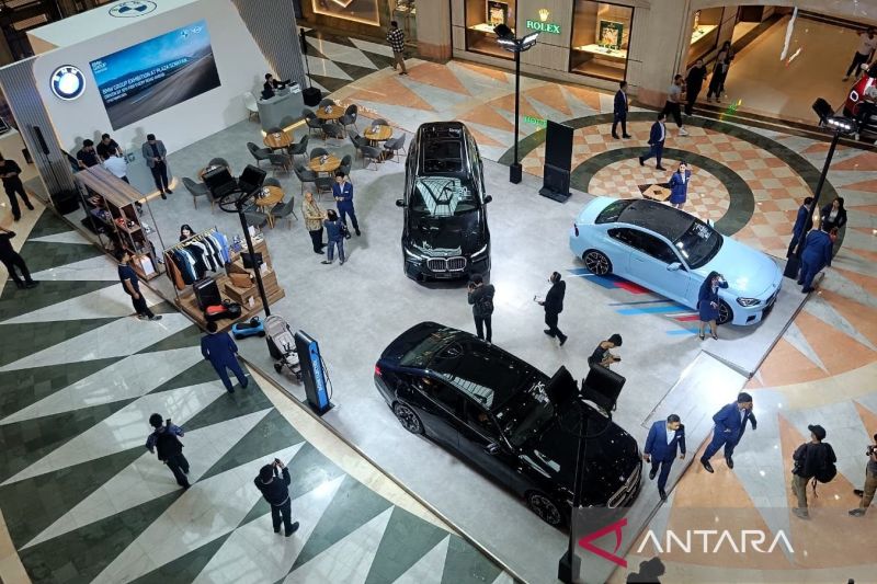 bmw-dan-mini-indonesia-kembali-menggelar-pameran-di-plaza-senayan