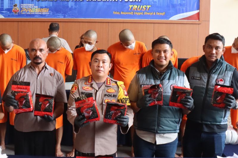 Untuk kelabui petugas, sabu 12 kg disamarkan dalam truk muat jeruk 