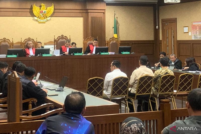 Tiga terdakwa rintangi penegakan hukum kasus korupsi timah hingga gula